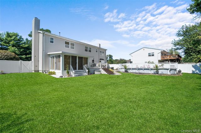 3 Crystal Brook Court, Islip, NY 11751