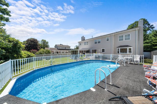 3 Crystal Brook Court, Islip, NY 11751