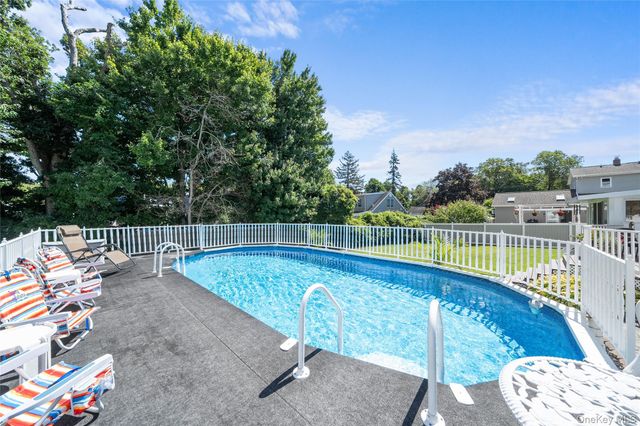 3 Crystal Brook Court, Islip, NY 11751