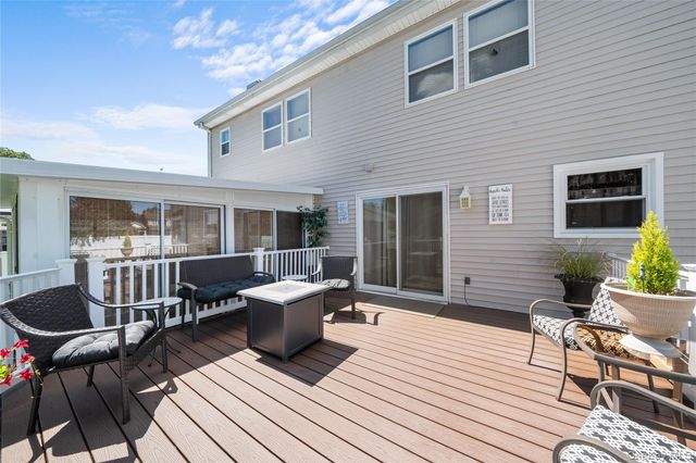 3 Crystal Brook Court, Islip, NY 11751