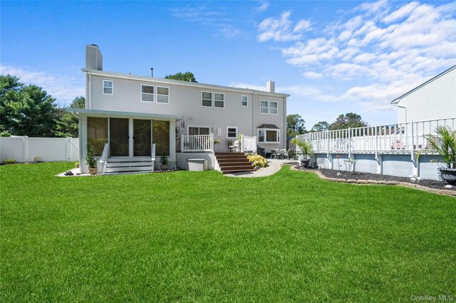 3 Crystal Brook Court, Islip, NY 11751