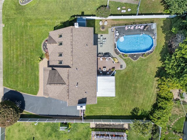 3 Crystal Brook Court, Islip, NY 11751