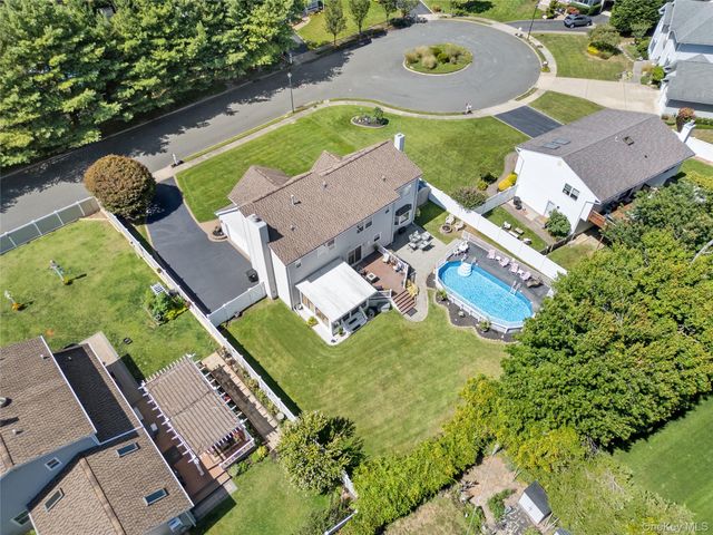 3 Crystal Brook Court, Islip, NY 11751