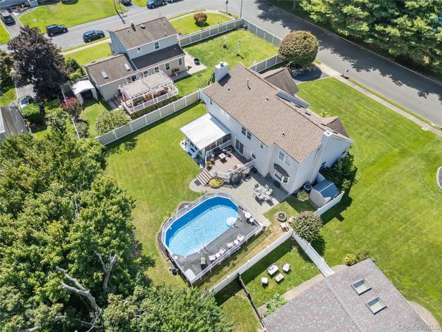 3 Crystal Brook Court, Islip, NY 11751