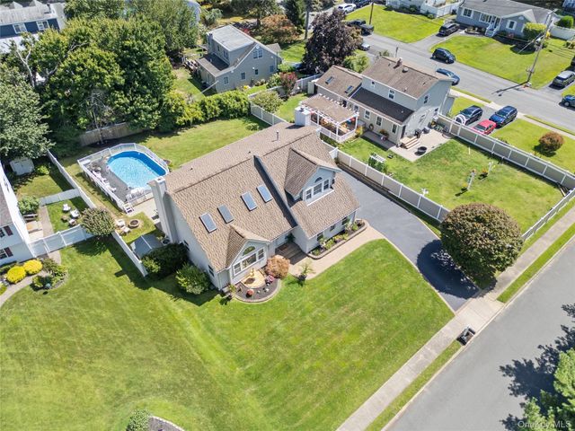 3 Crystal Brook Court, Islip, NY 11751