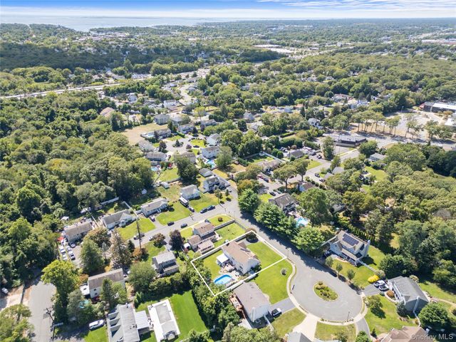 3 Crystal Brook Court, Islip, NY 11751