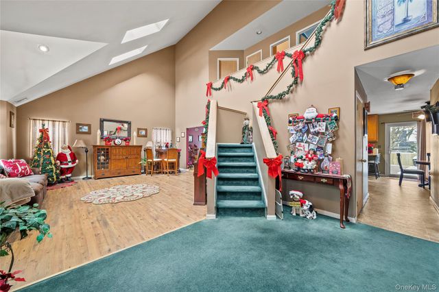 3 Crystal Brook Court, Islip, NY 11751