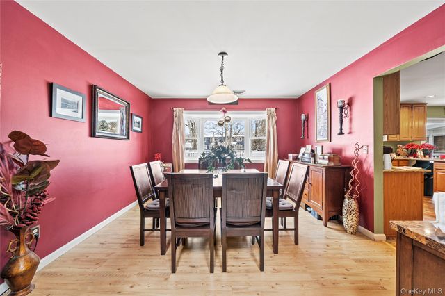 3 Crystal Brook Court, Islip, NY 11751