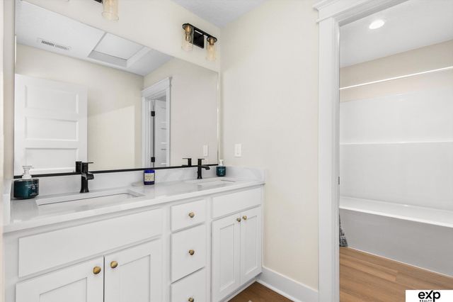 10202 S 184th Street, Omaha, NE 68136