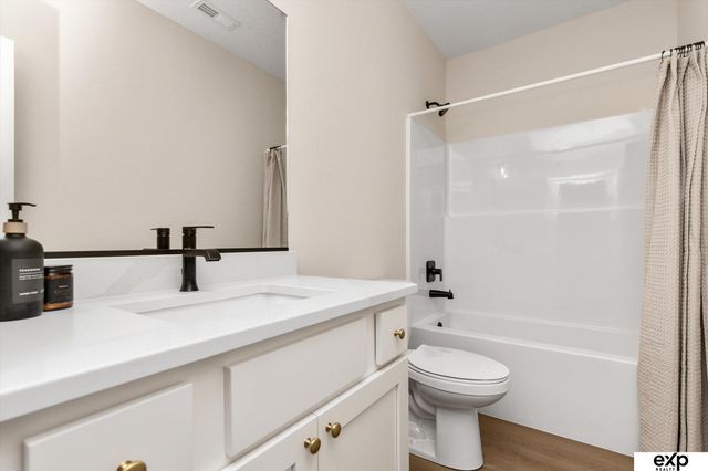 10202 S 184th Street, Omaha, NE 68136