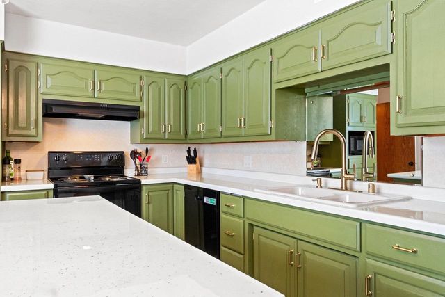 960 WATERMOLEN AVENUE, Green Bay, WI 54304