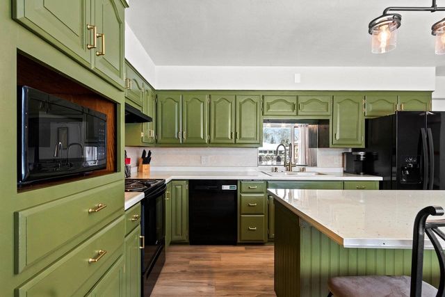 960 WATERMOLEN AVENUE, Green Bay, WI 54304