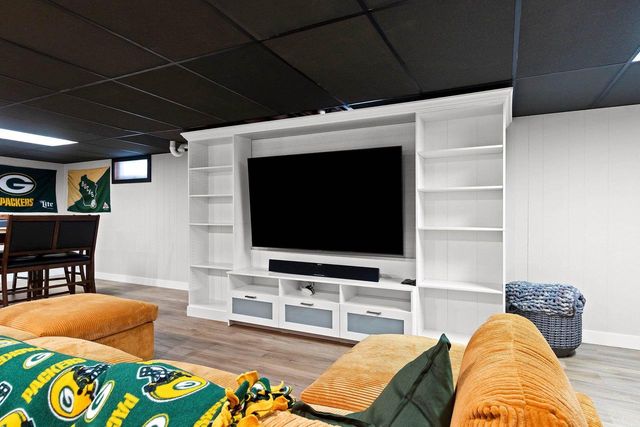 960 WATERMOLEN AVENUE, Green Bay, WI 54304