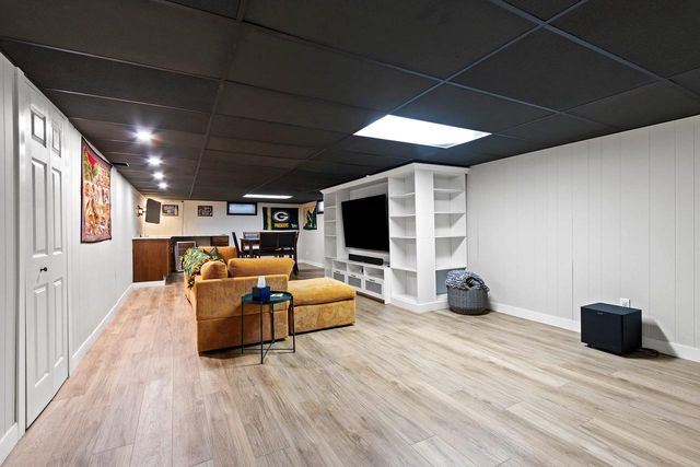 960 WATERMOLEN AVENUE, Green Bay, WI 54304