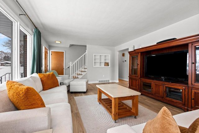 960 WATERMOLEN AVENUE, Green Bay, WI 54304