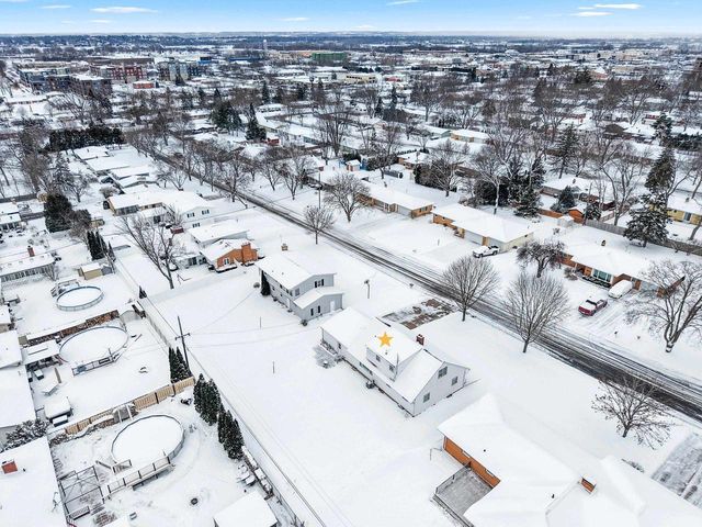 960 WATERMOLEN AVENUE, Green Bay, WI 54304