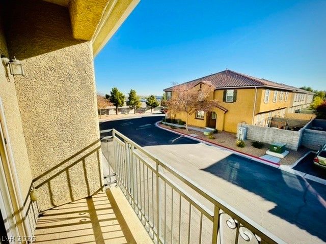 6122 PINE VILLA Avenue 101, Las Vegas, NV 89108