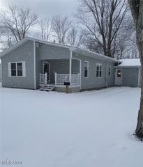 135 Wheeling Avenue, Wellington, OH 44090