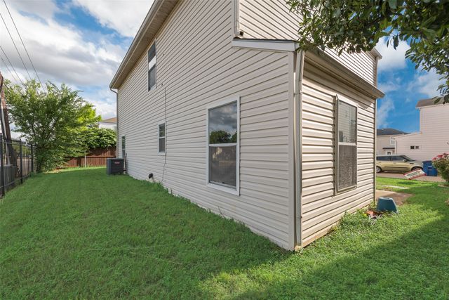 214 Delicias Plaza, Dallas, TX 75211