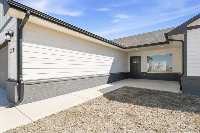 312 Deer Run Ave, El Dorado, KS 67042