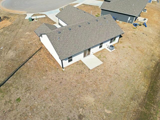 312 Deer Run Ave, El Dorado, KS 67042