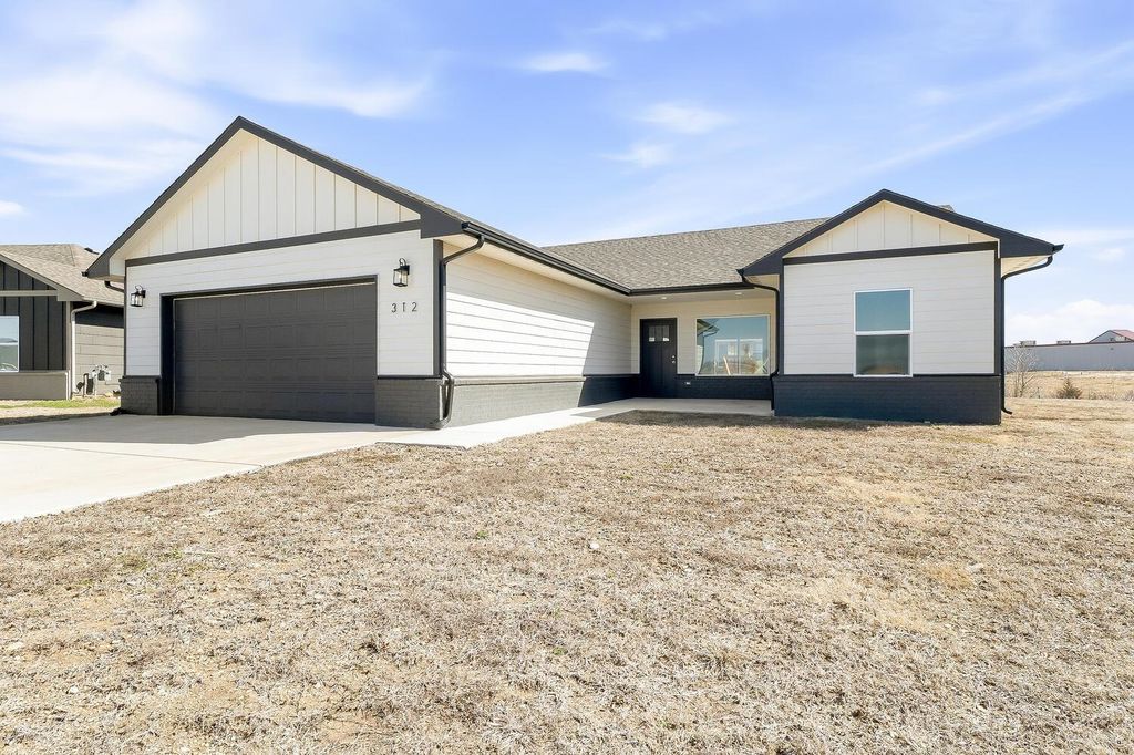 312 Deer Run Ave, El Dorado, KS 67042