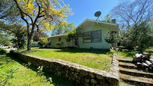 333 W Park Street, Grants Pass, OR 97527