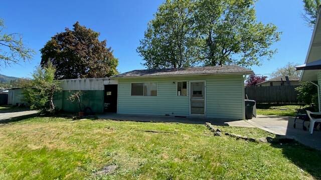 333 W Park Street, Grants Pass, OR 97527