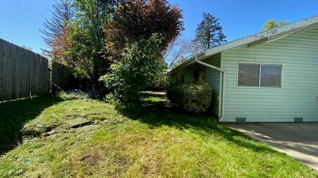 333 W Park Street, Grants Pass, OR 97527