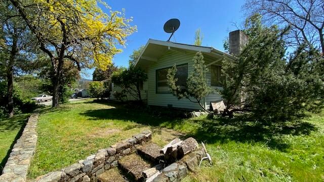333 W Park Street, Grants Pass, OR 97527