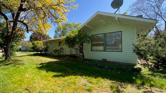 333 W Park Street, Grants Pass, OR 97527