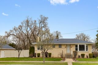 446 S LODGE Lane, Lombard, IL 60148