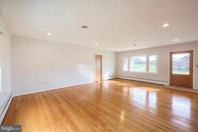2056 BRIDGEVIEW RD, New Freedom, PA 17349