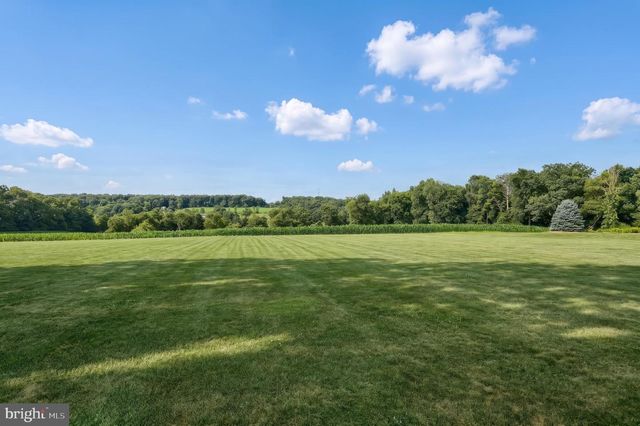 2056 BRIDGEVIEW RD, New Freedom, PA 17349