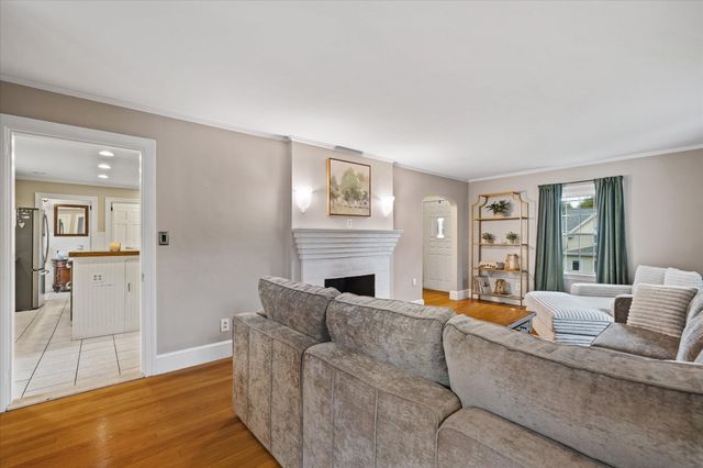 5 Field St, Auburn, MA 01501