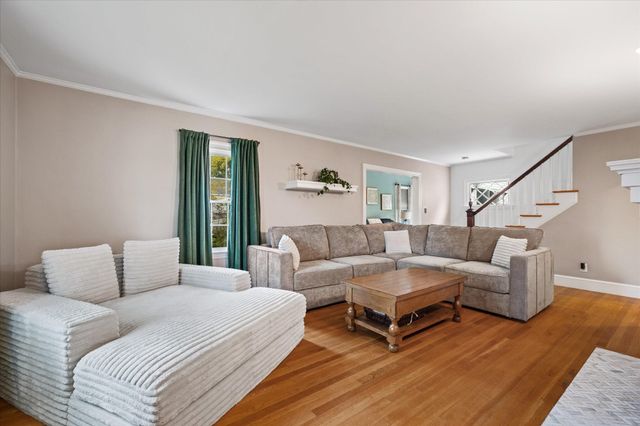 5 Field St, Auburn, MA 01501