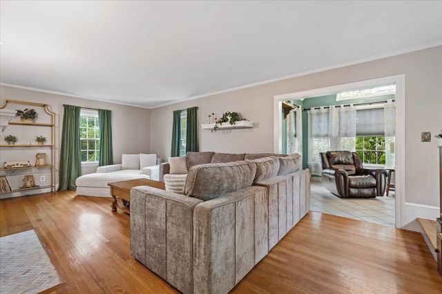5 Field St, Auburn, MA 01501