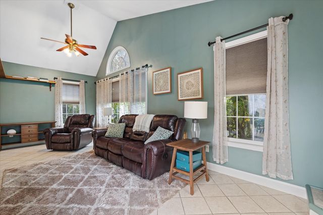 5 Field St, Auburn, MA 01501