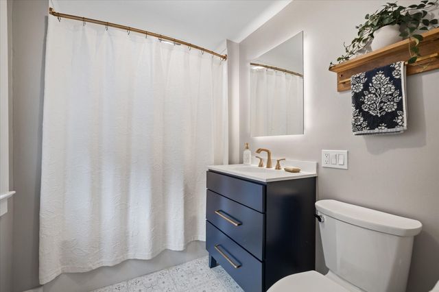5 Field St, Auburn, MA 01501
