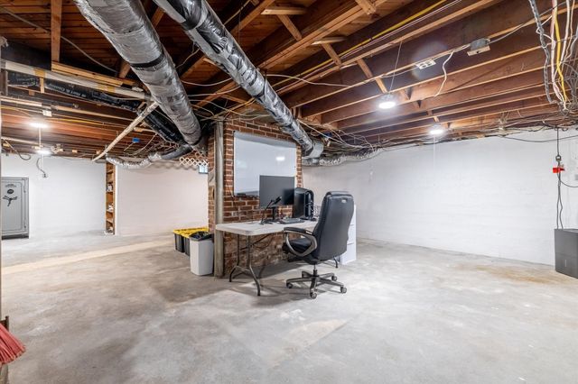 5 Field St, Auburn, MA 01501