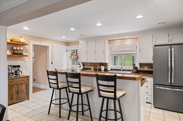 5 Field St, Auburn, MA 01501