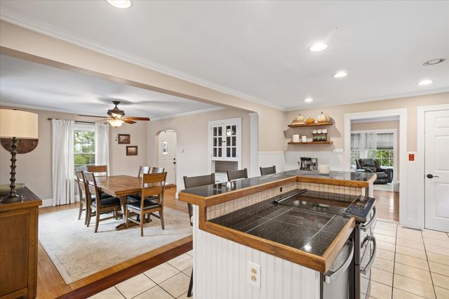 5 Field St, Auburn, MA 01501