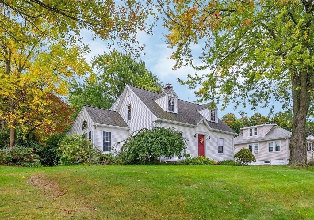 5 Field St, Auburn, MA 01501