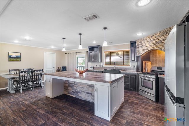 262 County Road 150, Hallettsville, TX 77964