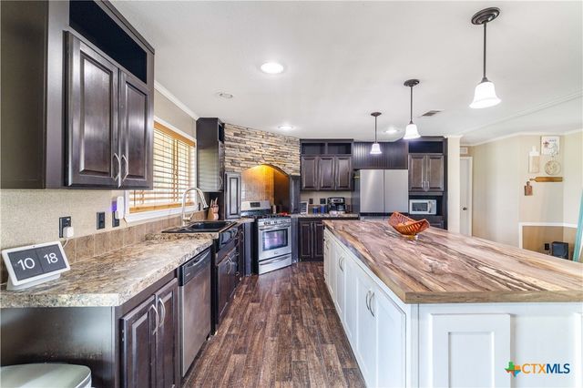 262 County Road 150, Hallettsville, TX 77964