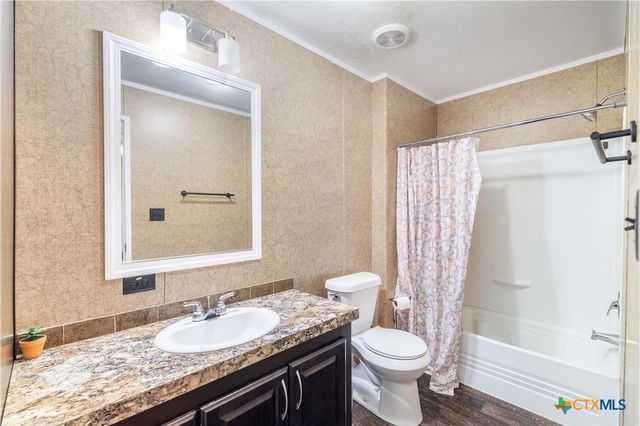 262 County Road 150, Hallettsville, TX 77964