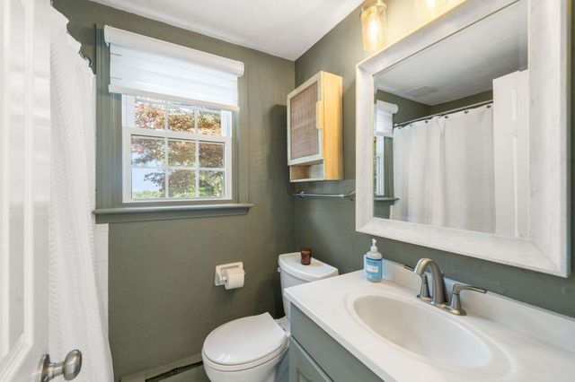 32 Grandview Dr, Plymouth, MA 02360