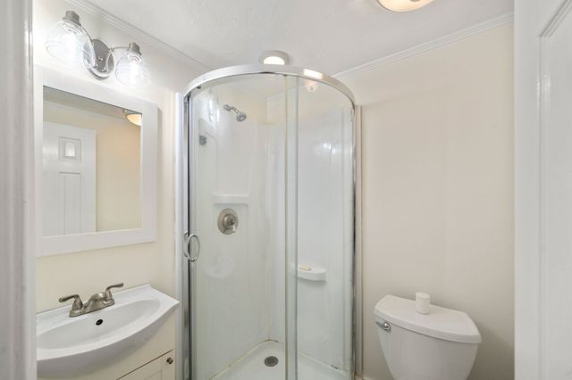32 Grandview Dr, Plymouth, MA 02360