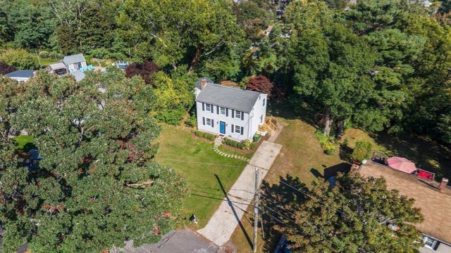 32 Grandview Dr, Plymouth, MA 02360