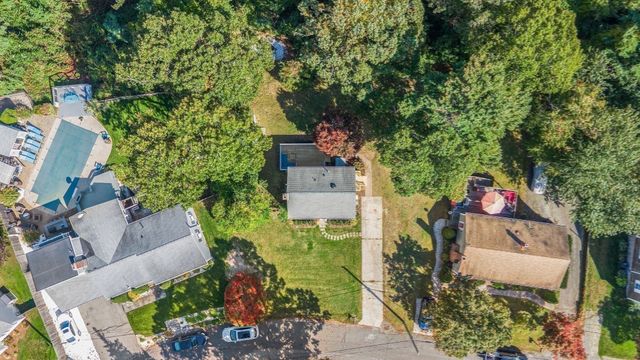 32 Grandview Dr, Plymouth, MA 02360